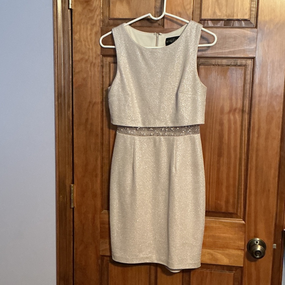 Chic Sleeveless Cream Dress for Kids size 4